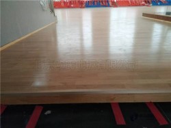 實(shí)木運(yùn)動(dòng)場木地板如何保潔
